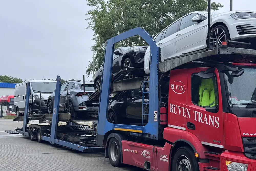 Ankunft auf dem Hof bei AutoPoint Gallinchen in Cottbus