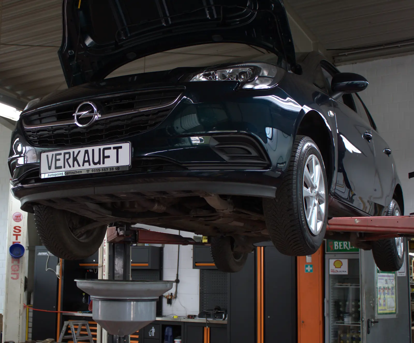 Ölwechsel in der Kfz-Werkstatt von AutoPoint Gallinchen in Cottbus